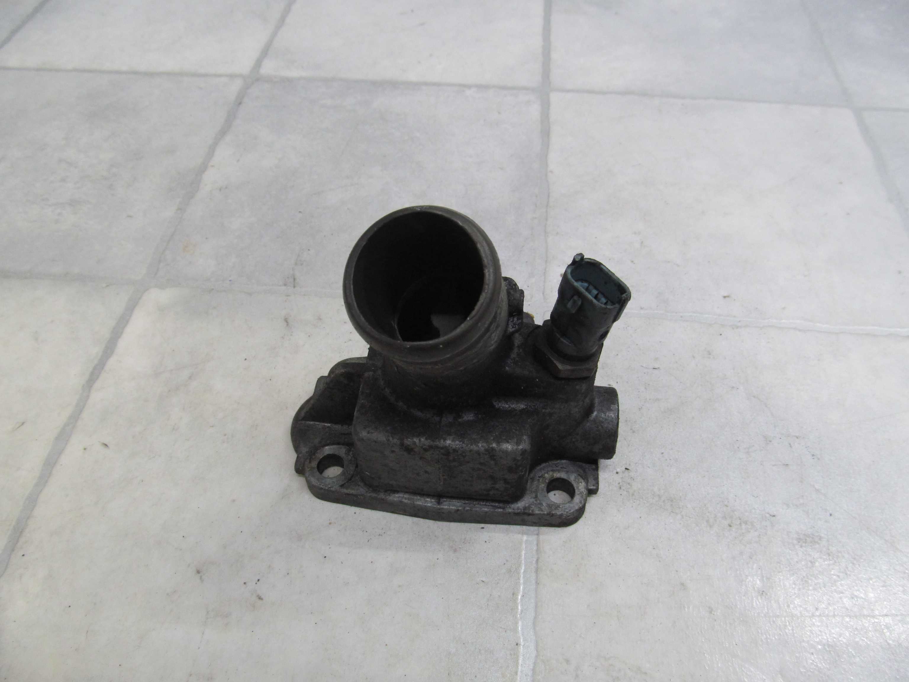 IVECO DAILY 06- 3.0HPI OBUDOWA TERMOSTATU 504150564