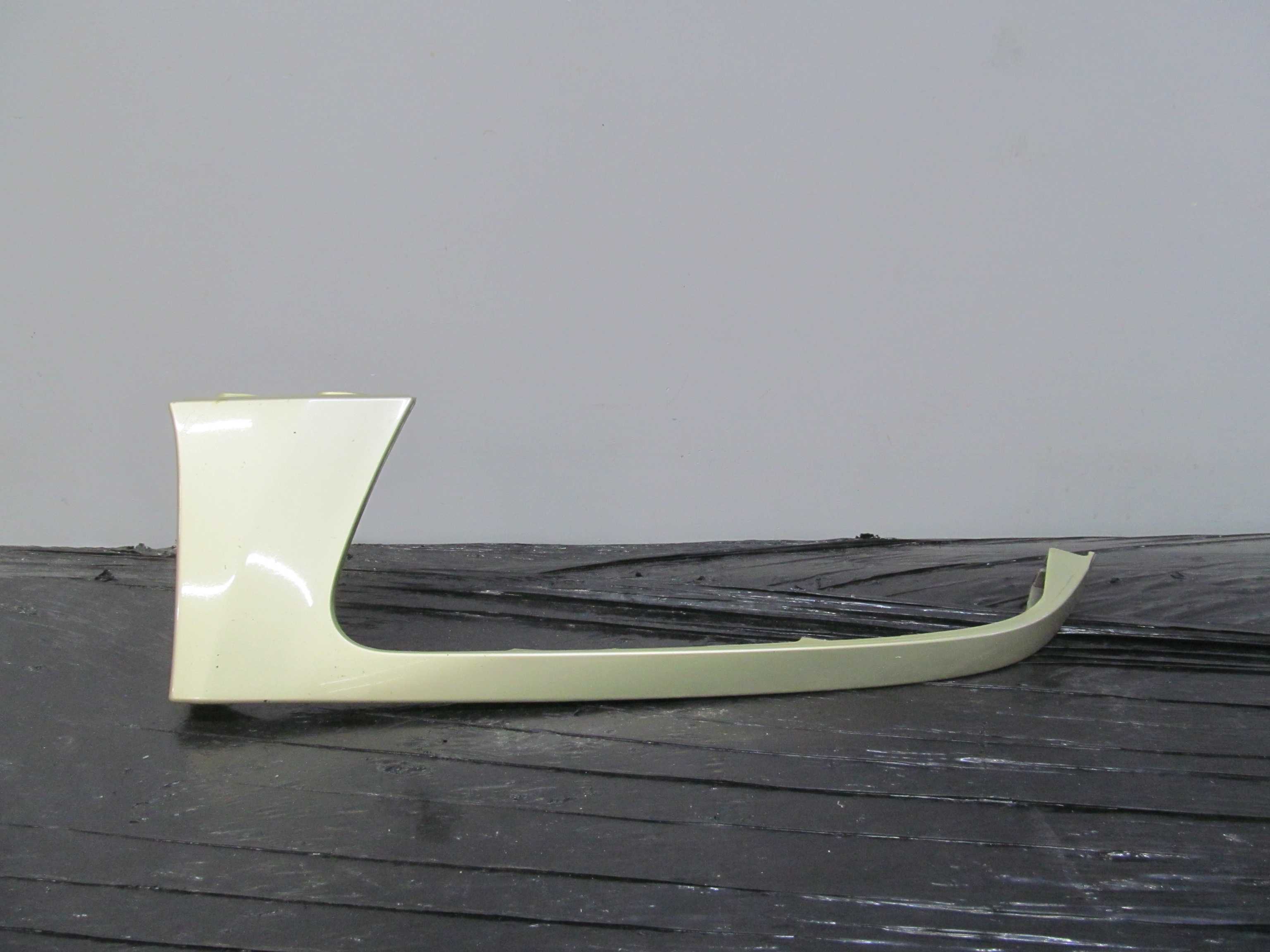 SUBARU FORESTER II LISTWA POD LAMPE HOKEJ LEWA 93H 02/06