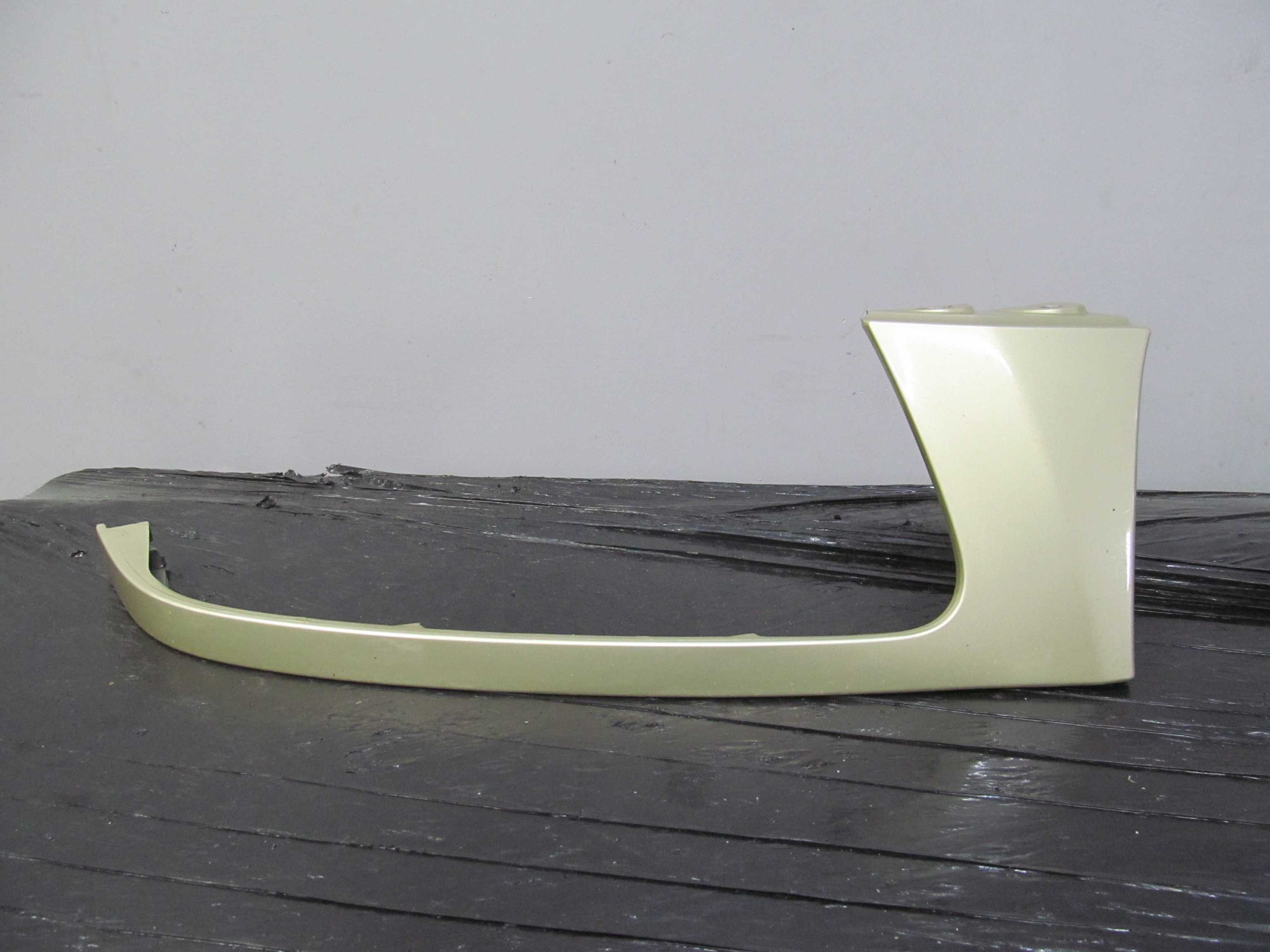 SUBARU FORESTER II LISTWA POD LAMPE HOKEJ PRAWA 93H 02/06