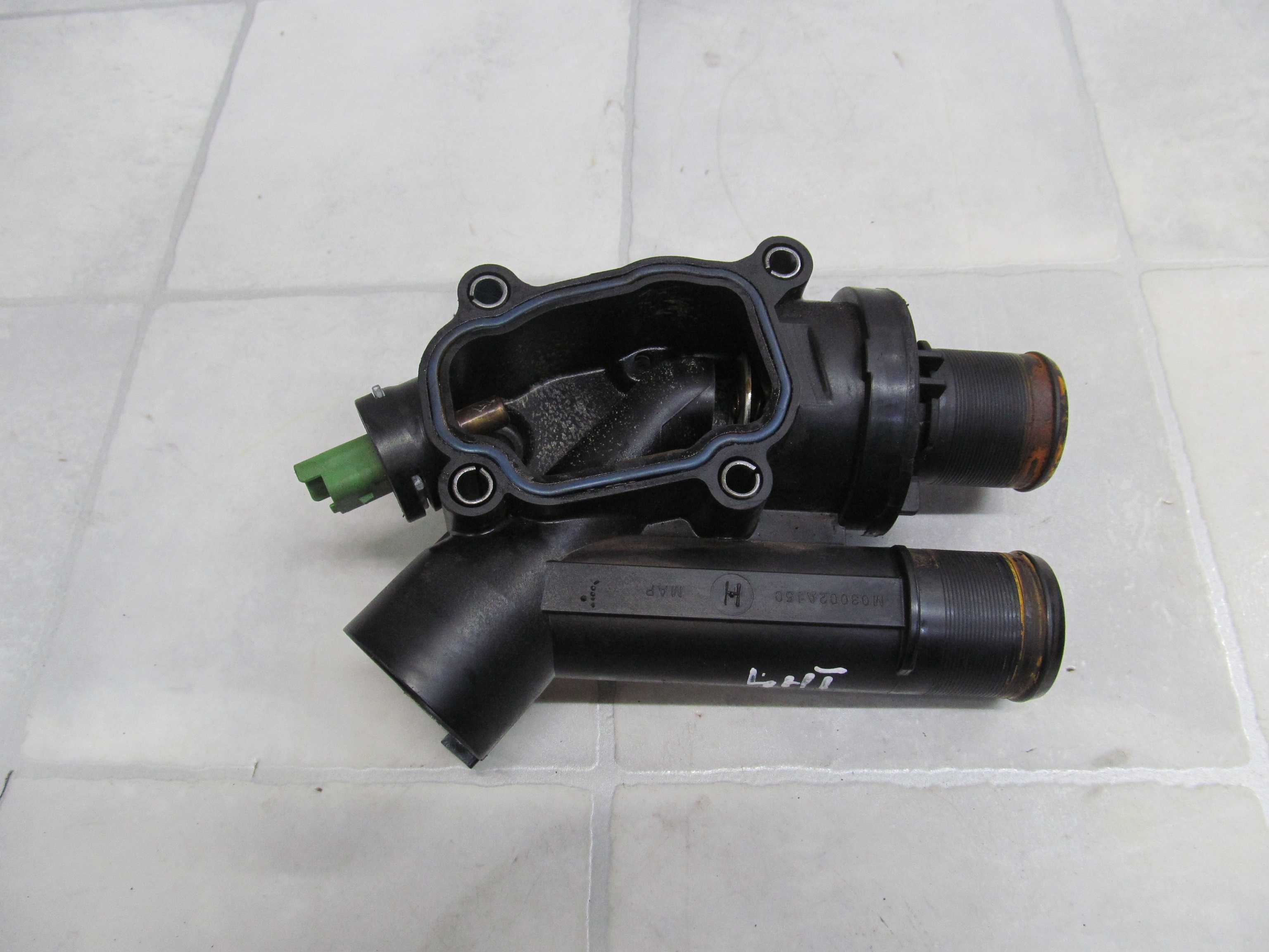 PEUGEOT 607 2.2HDI 4HT OBUDOWA TERMOSTATU KROCIEC 9657182080