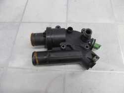 PEUGEOT 607 2.2HDI 4HT OBUDOWA TERMOSTATU KROCIEC 9657182080