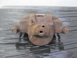 KIA K2700 97-04 2.7D ZACISK HAMULCOWY PRAWY PRZOD