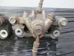 KIA RIO II 05-10 ZACISK HAMULCOWY LEWY TYL