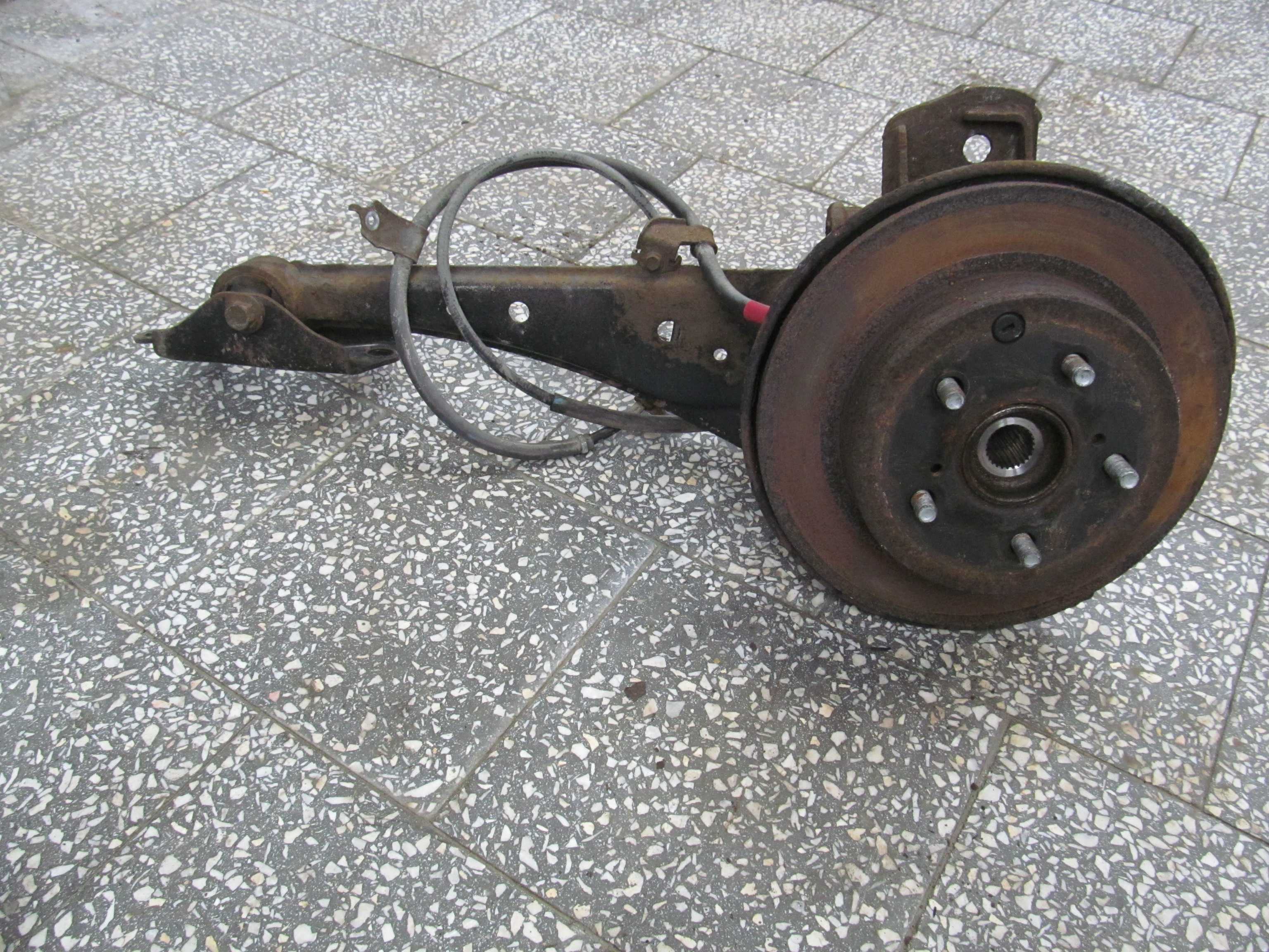 TOYOTA RAV4 III 2.2 D4D 4WD 06-12 PIASTA ZWROTNICA WAHACZ PRAWA TYL