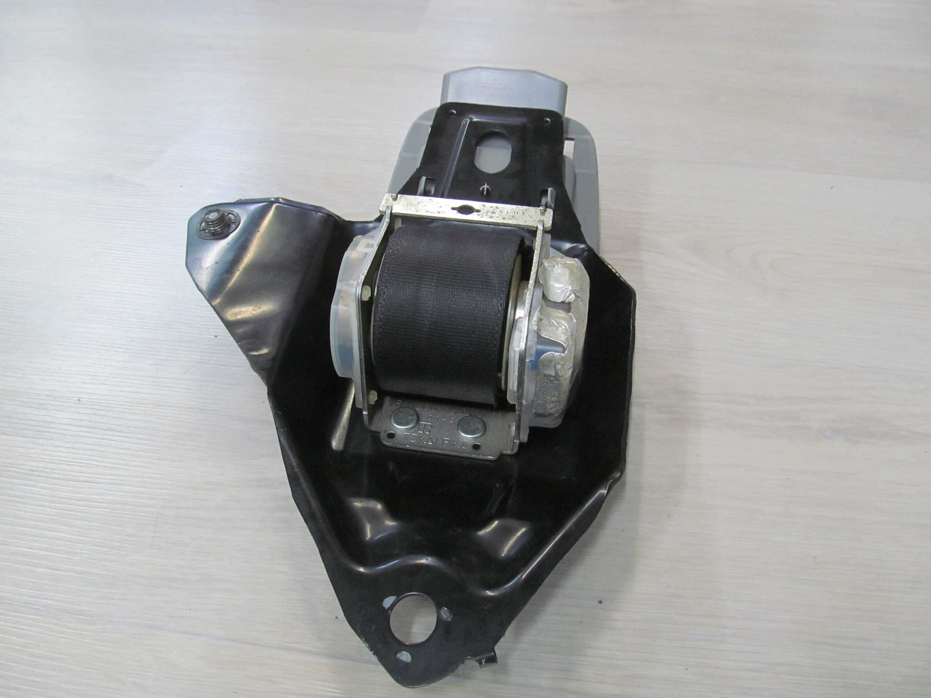 TOYOTA RAV 4 III PAS BEZPIECZENSTWA TYL SRODEK 7E6360 05/12