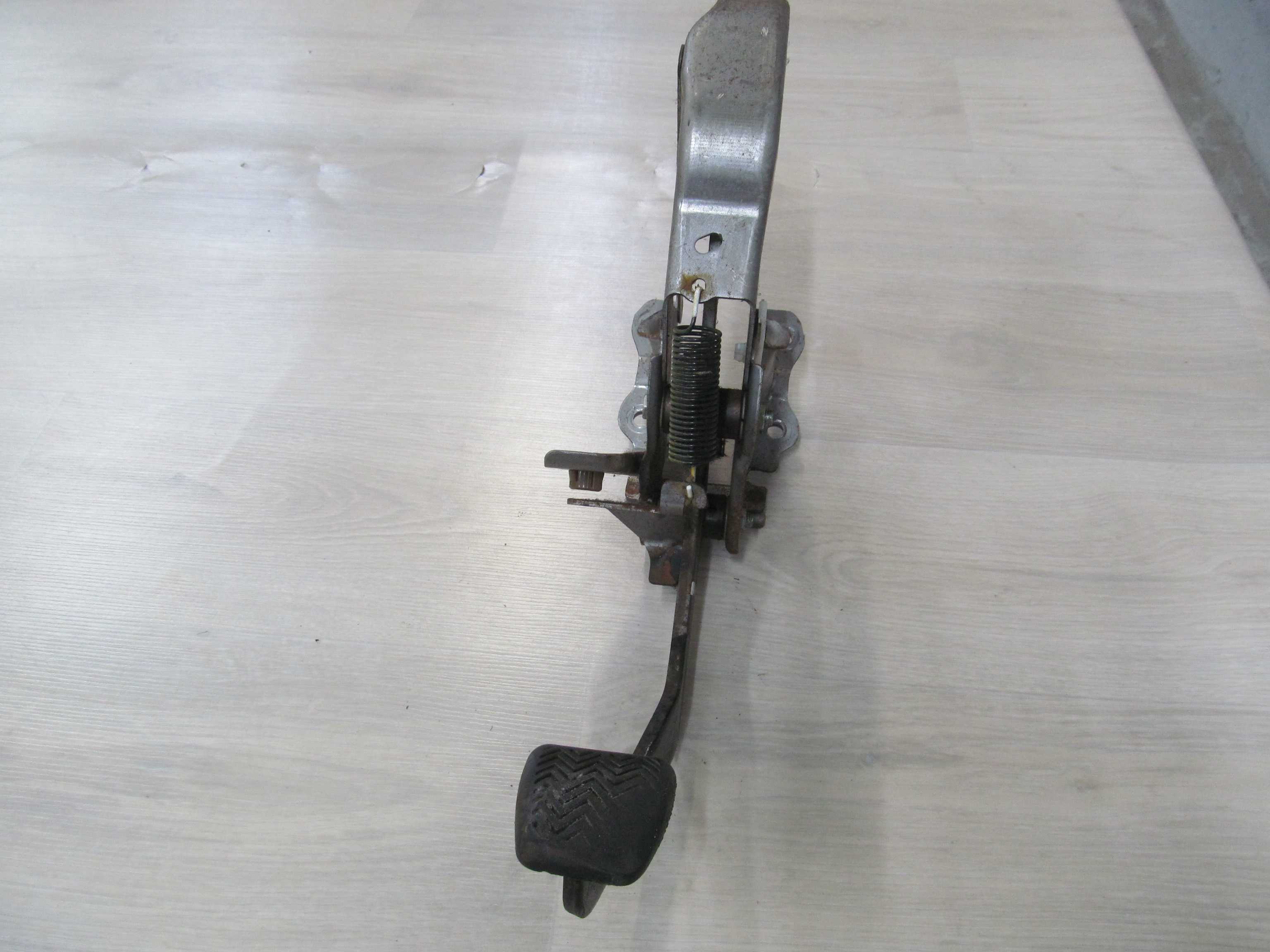 TOYOTA RAV4 III 05- 2.2 D4D PEDAL SPRZEGLA