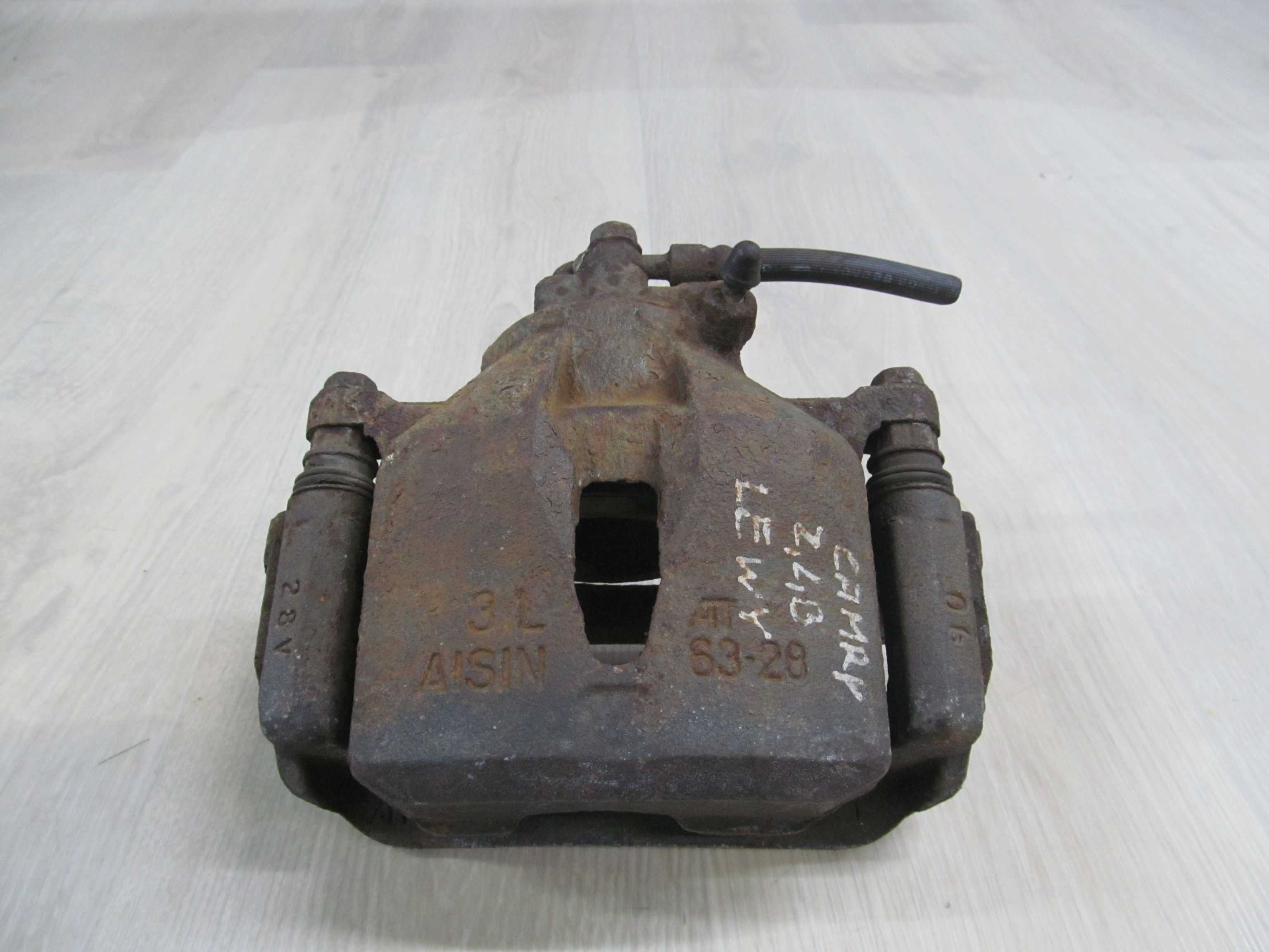 TOYOTA CAMRY VI 01-06 ZACISK HAMULCOWY LEWY PRZOD
