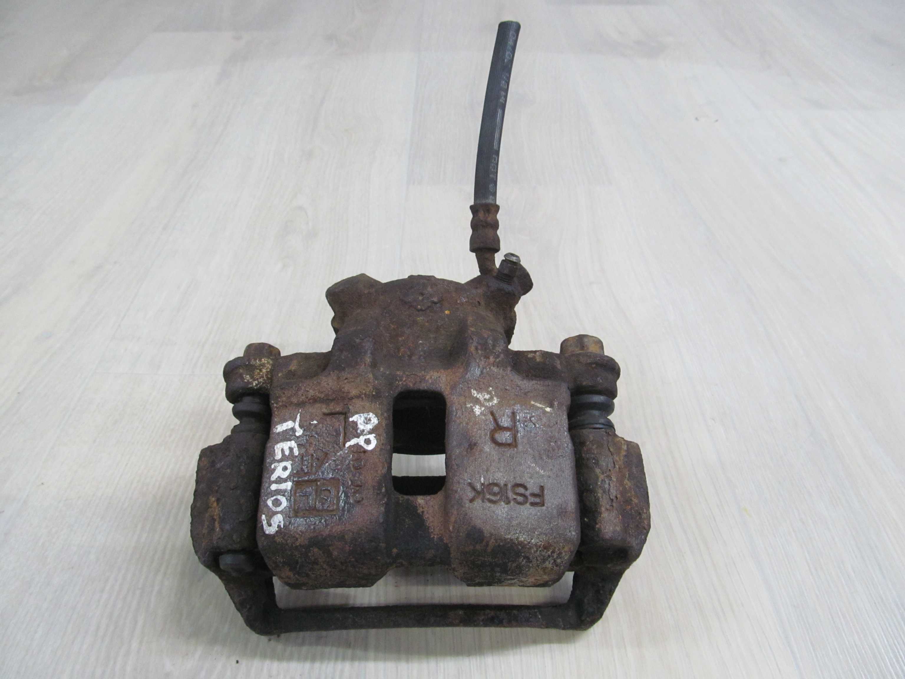 DAIHATSU TERIOS 95-05 1.3B ZACISK HAMULCOWY PRAWY  PRZOD