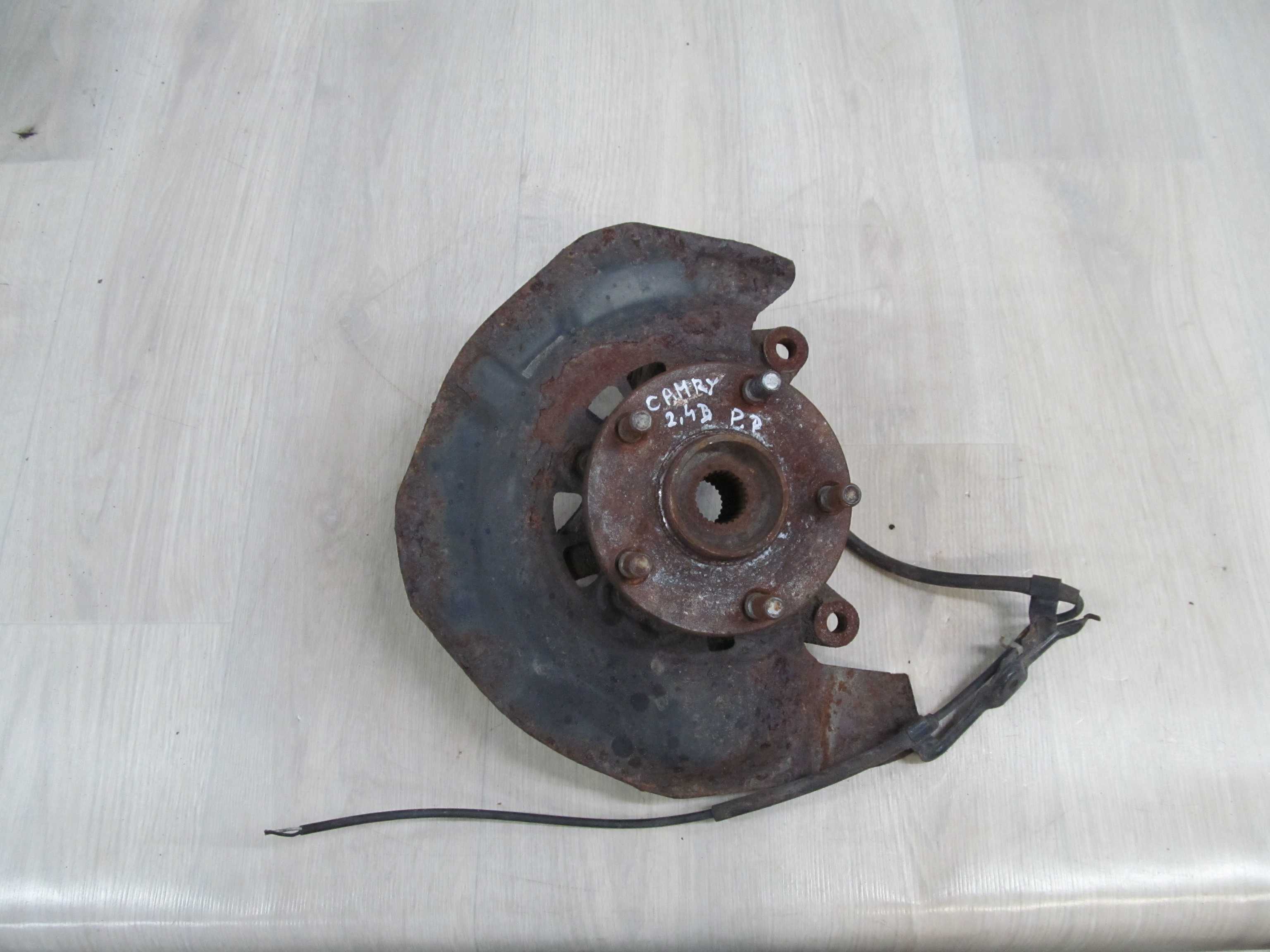 TOYOTA CAMRY VI 01-06 2.4 3.0 PIASTA ZWROTNICA PRAWY PRZOD