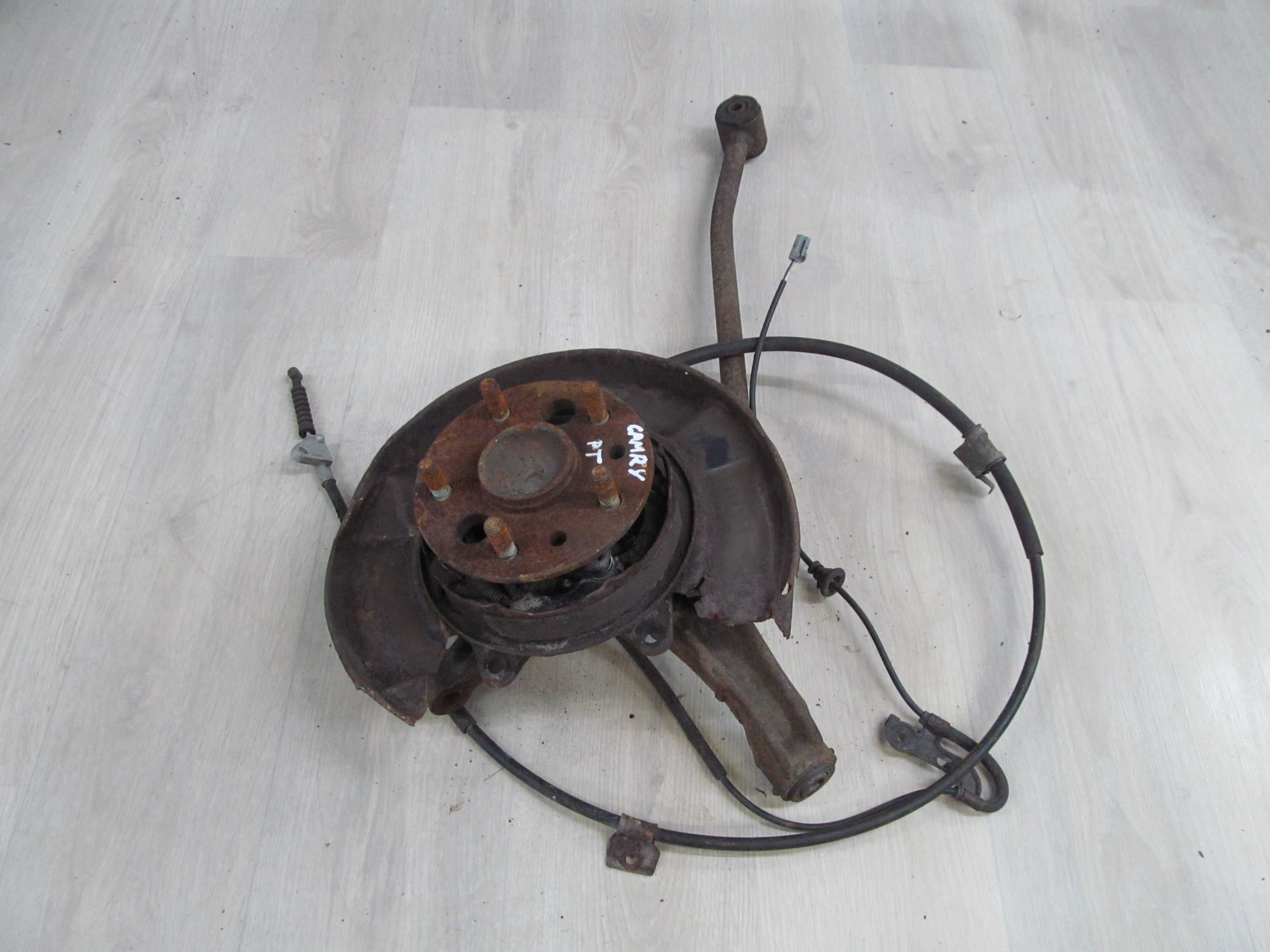 TOYOTA CAMRY VI 2.4 VVTI 01-06 PIASTA ZWROTNICA TYL PRAWA