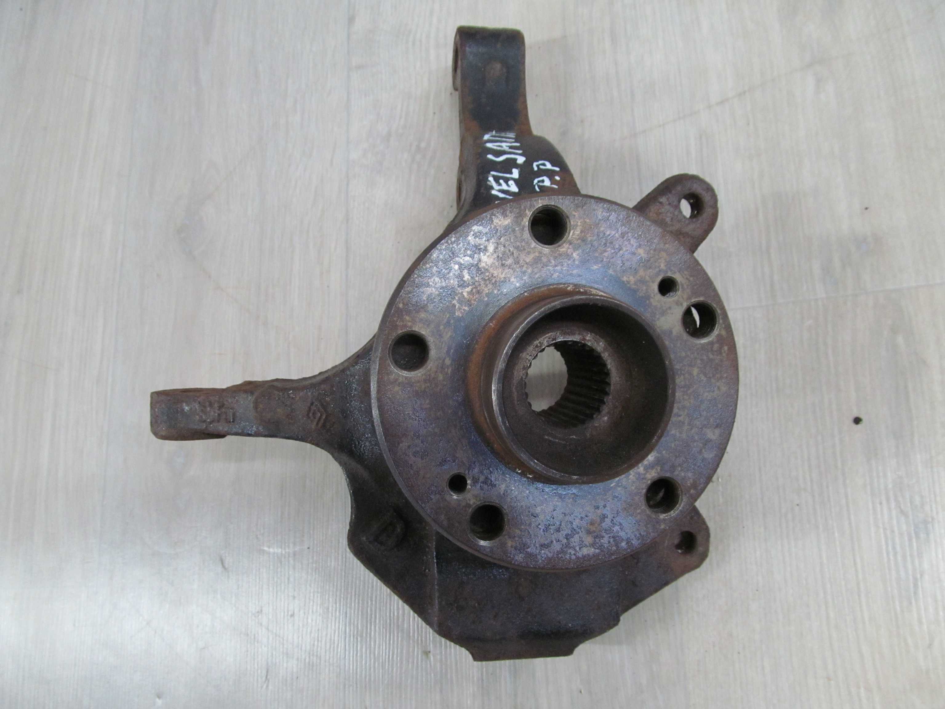 RENAULT VEL SATIS 01-09 PIASTA ZWROTNICA PRAWY PRZOD