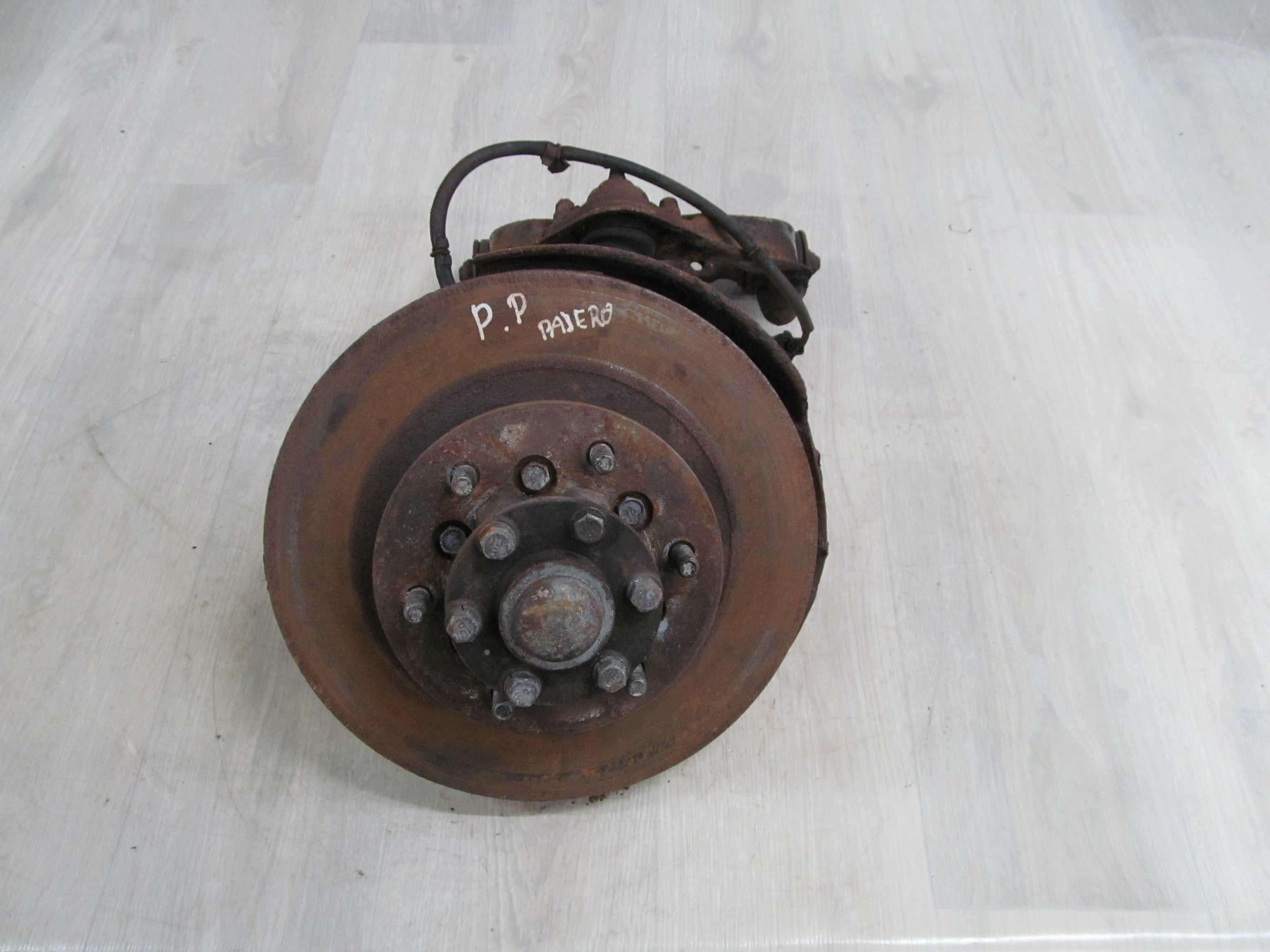 MITSUBISHI PAJERO 91-01 PIASTA ZWROTNICA PRAWY PRZOD