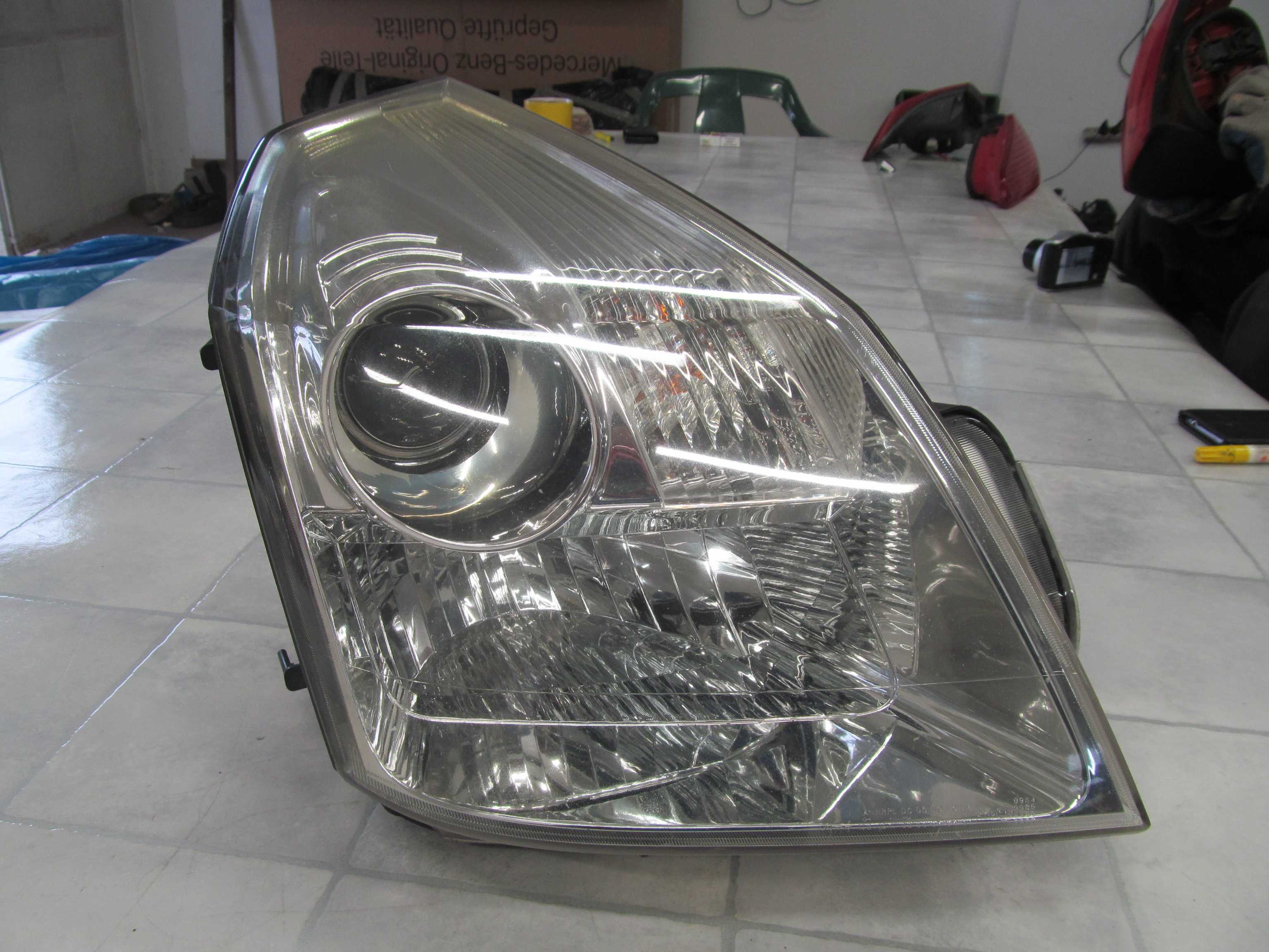 RENAULT VEL SATIS LAMPA REFLEKTOR XENON PRAWA