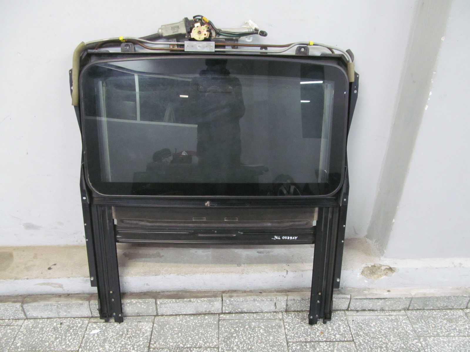 TOYOTA AVENSIS VERSO SZYBERDACH TYL 01-07