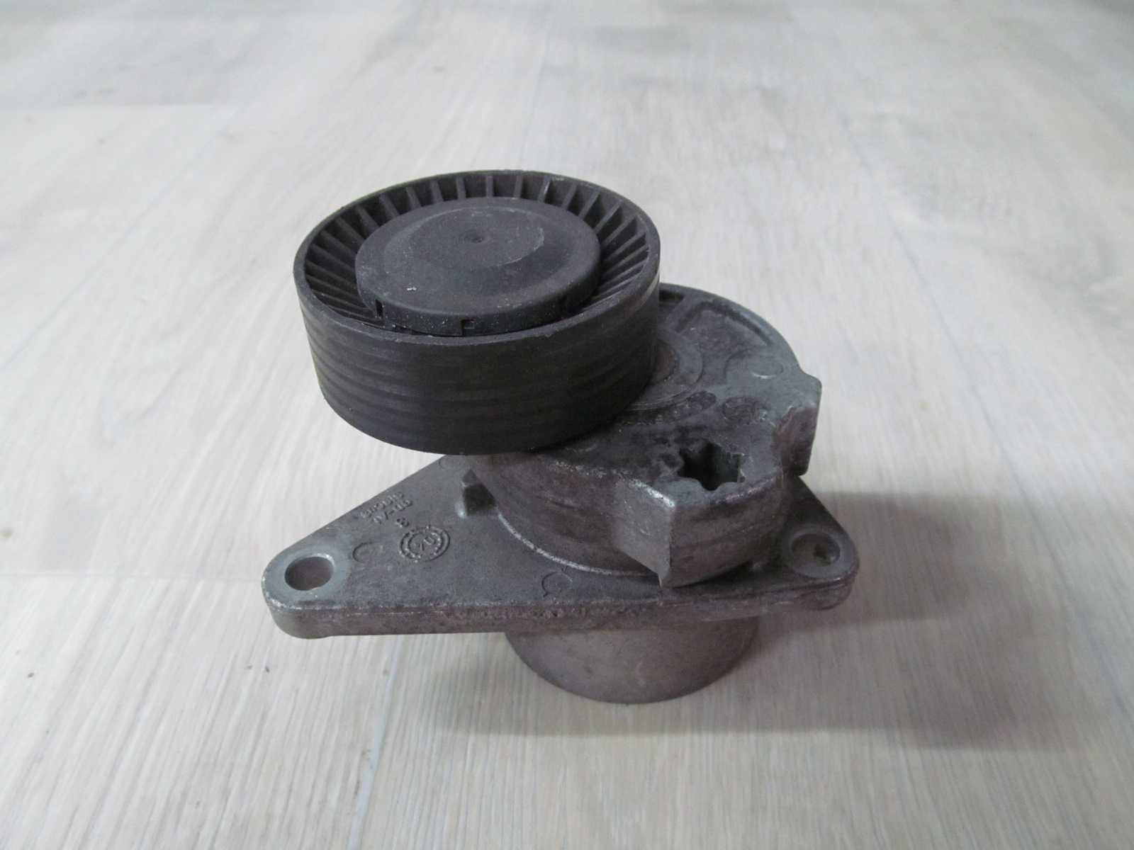 VOLVO V40 S40 S60 S80 V70 NAPINACZ PASKA 30757057