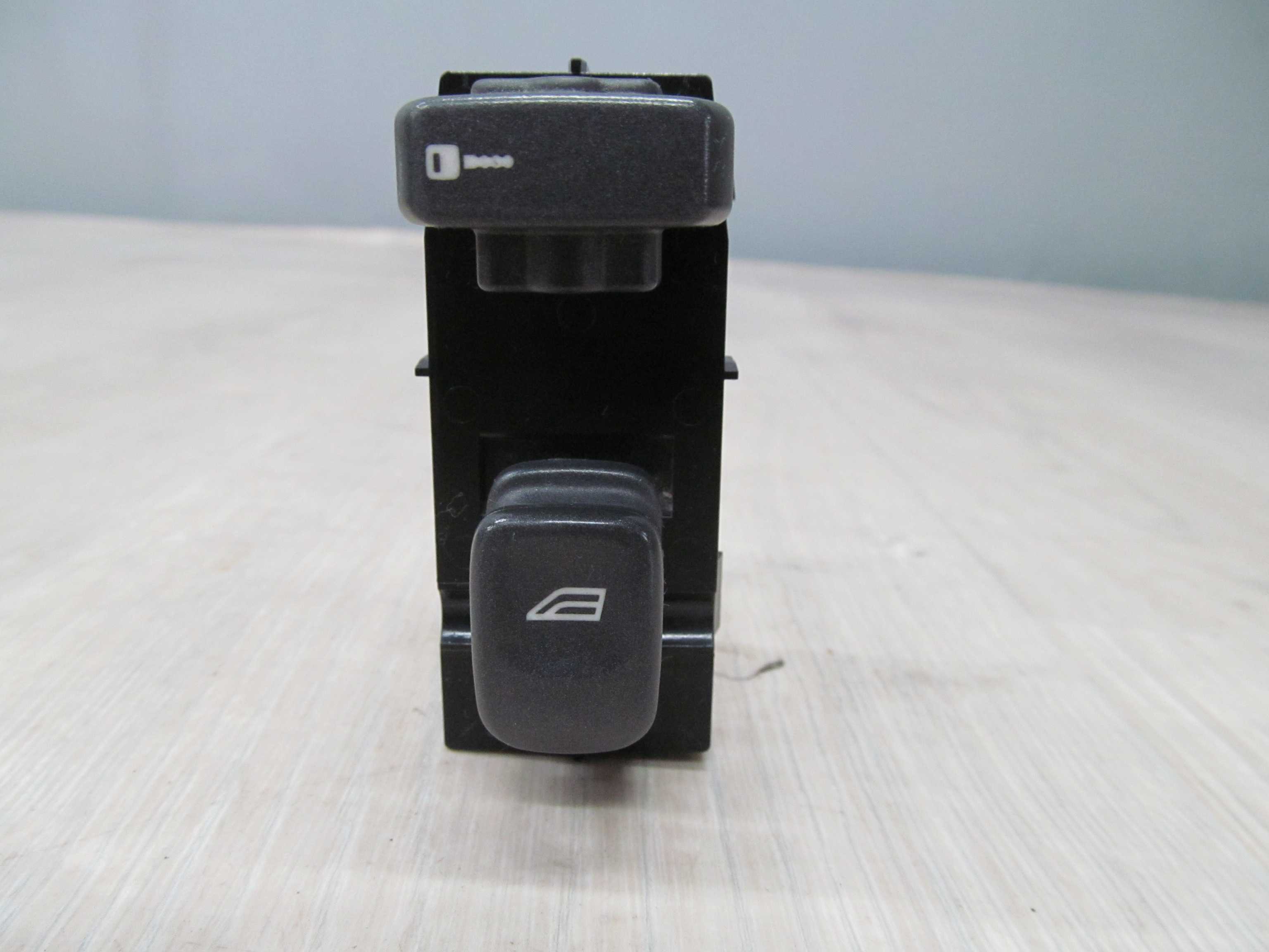 VOLVO S40 V40 99-04 PRZELACZNIK SZYBY PRZOD 30889754