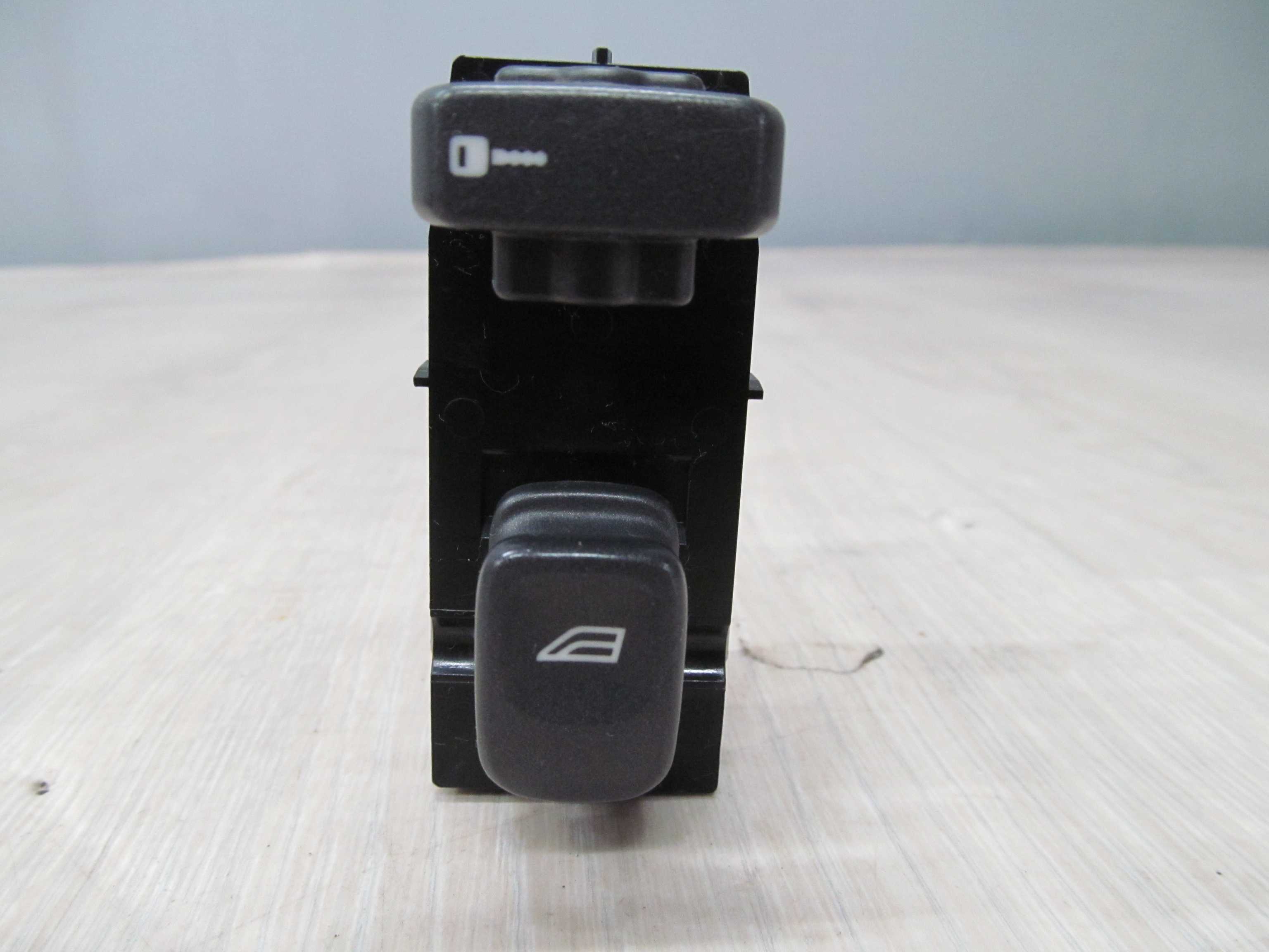 VOLVO S40 V40 99-04 PRZELACZNIK SZYBY PRZOD 30638705