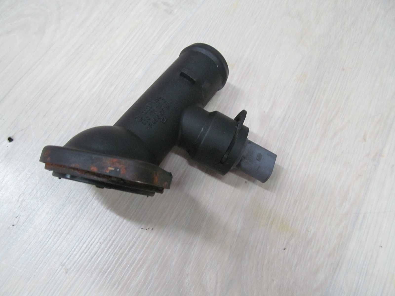 VW AUDI 2.0 TDI OBUDOWA TERMOSTATU 03G121121D CZUJNIK