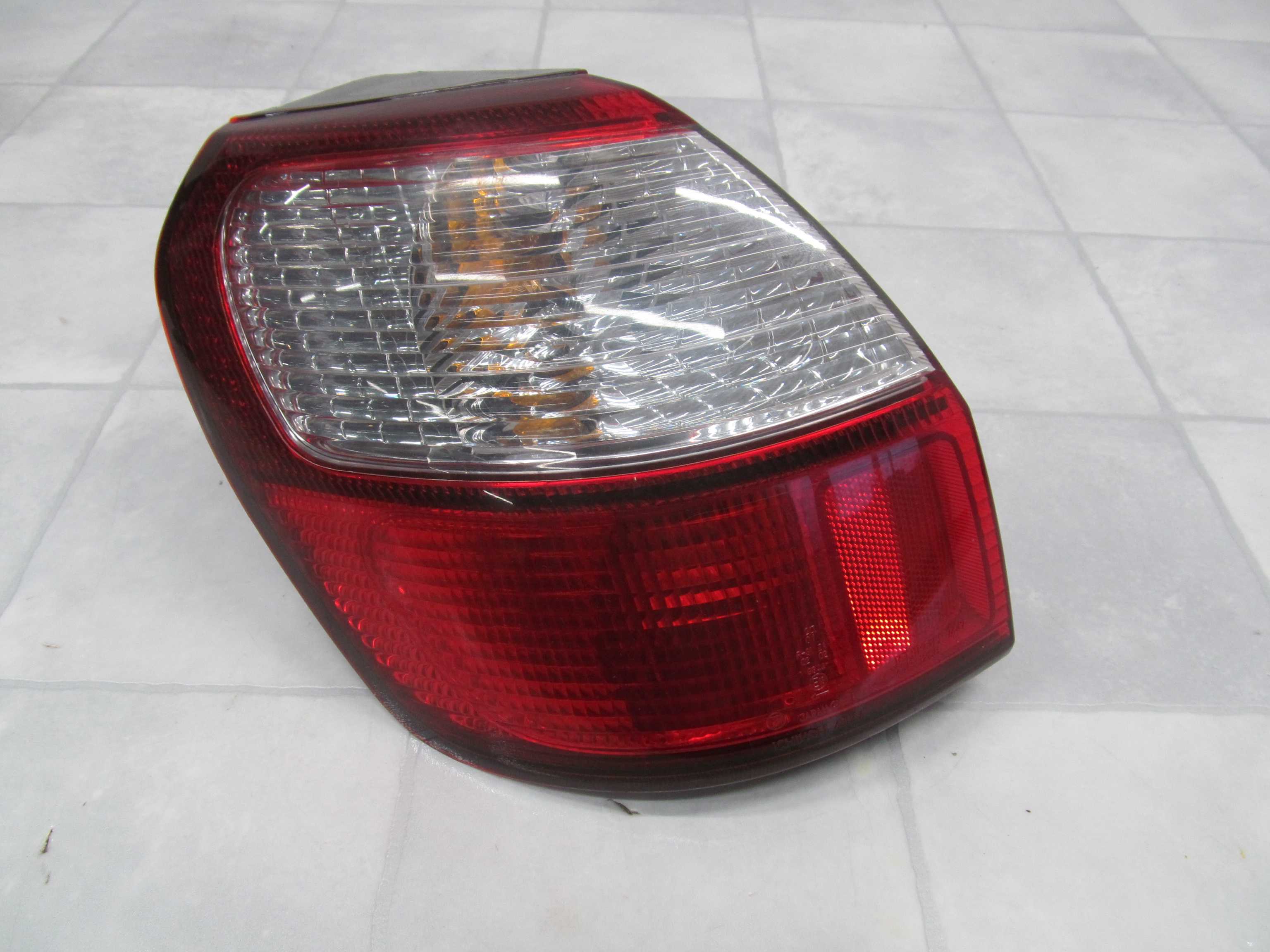 SUBARU LEGACY III KOMBI LAMPA TYL LEWY 98-03
