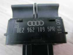 AUDI A4 B7 PANEL PRZELACZNIK ALARMU 8E29621095 04-07