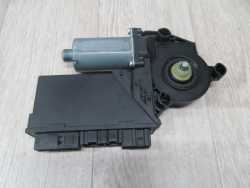 AUDI A4 B7 SILNICZEK SZYBY PRZOD PRAWY 8E2959802F 04-07