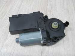 AUDI A4 B7 SILNICZEK SZYBY PRZOD LEWY 8E2959801F 04-07