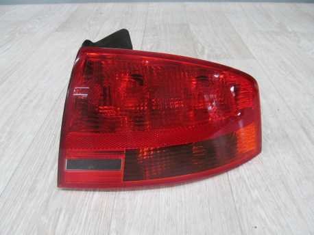 AUDI A4 B7 SEDAN LAMPA TYL TYLNA BLOTNIKA PRAWA 04-07