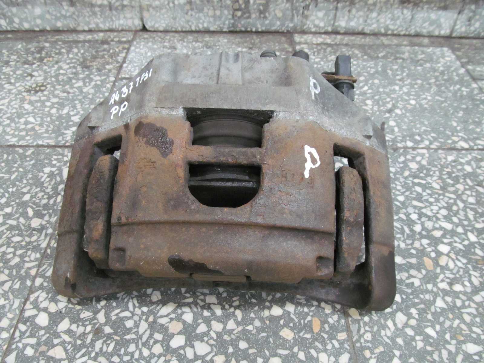 AUDI A4 B7 TFSI ZACISK HAMULCOWY PRZOD PRAWY 04-07