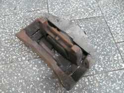 AUDI A4 B7 TFSI ZACISK HAMULCOWY PRZOD LEWY 04-07