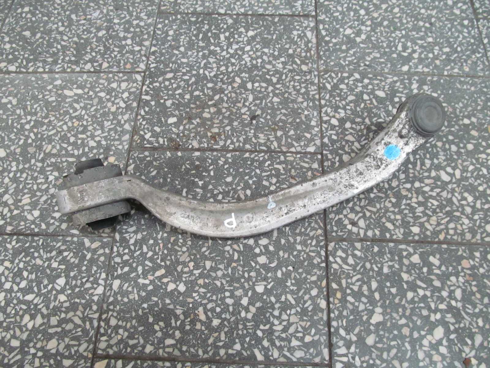 AUDI A4 B7 TFSI WAHACZ PRZOD PRAWY 8E0407696E 04-07