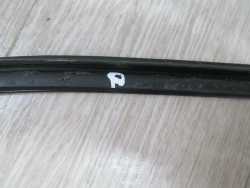 AUDI A4 B7 LISTWA USZCZELKA SZYBY CZOLOWEJ 8E0854328E 04-07