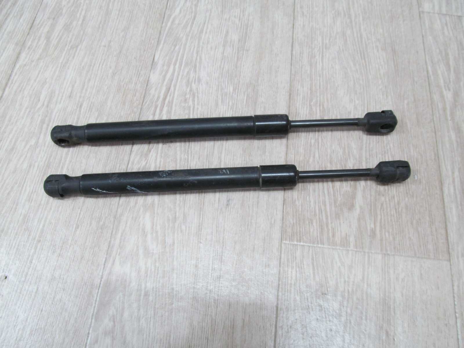 AUDI A4 B7 SILOWNIK TELESKOP KLAPY BAGAZNIKA 8E5827552J 04-07