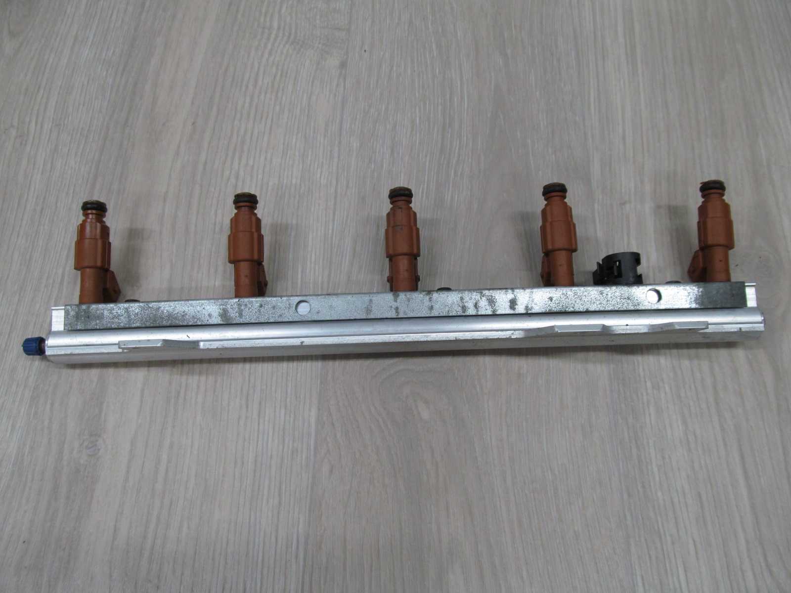 VOLVO XC90 2.5T WTRYSK WTRYKIWACZ PALIWA 0280155831 02-14