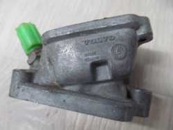 VOLVO XC90 2.5T OBUDOWA TERMOSTATU CZUJNIK PLYNU 02-14