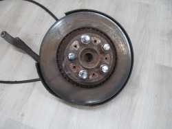 VOLVO XC90 2.5 PIASTA ZWROTNICA TYL LEWA TYLNA 02-14
