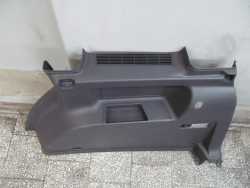 VW TOURAN 03-10 TAPICERKA BOCZEK BAGAZNIKA PRAWY