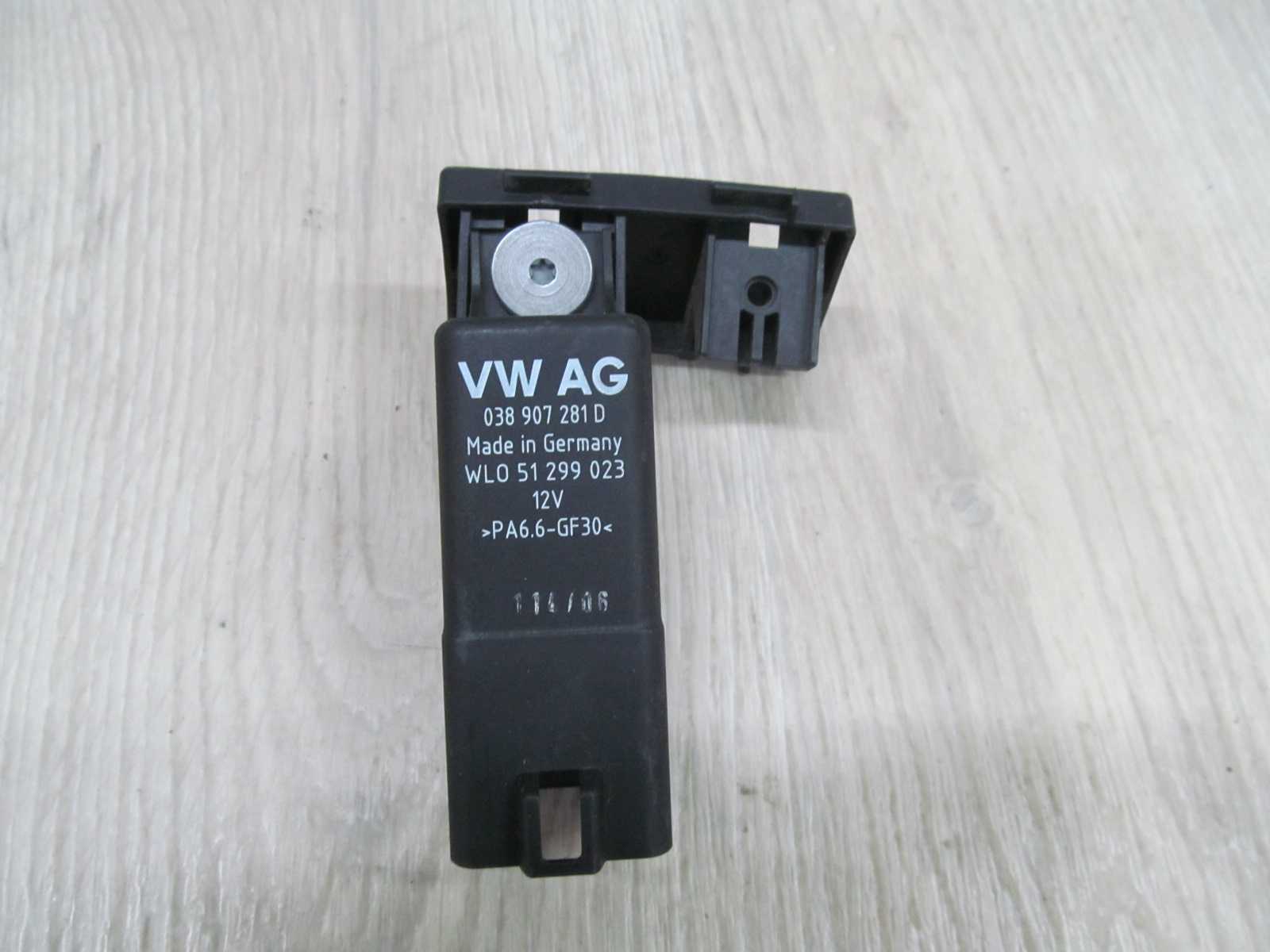 VW TOURAN AUDI SEAT PRZEKAZNIK SWIEC ZAROWYCH 038907281D