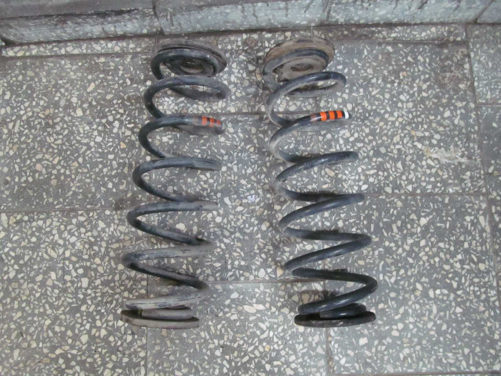 VW TOURAN SPREZYNA ZAWIESZENIA TYL TYLNA 03-10