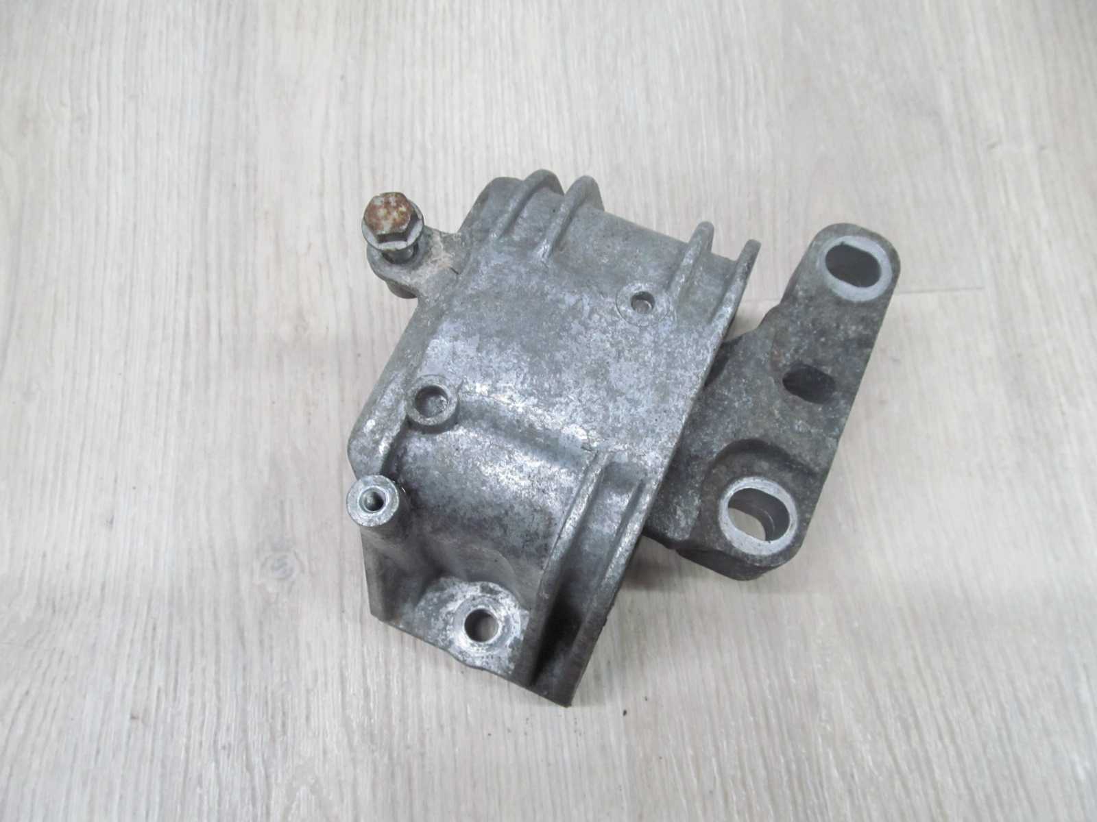 VW TOURAN CADDY 1.9 LAPA PODUSZKA SILNIKA 1K0199262BA 03-10