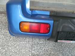 SUZUKI JIMNY ZDERZAK TYL KPL 81A20 LAMPY !! OKAZJA !! 98-05