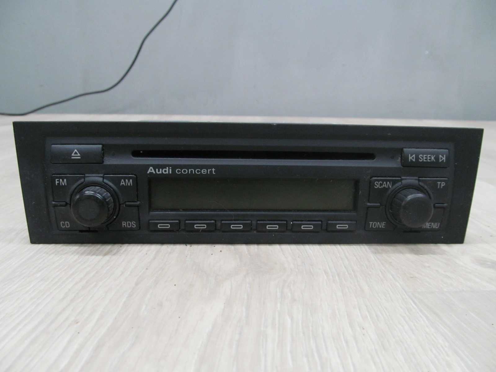 AUDI A4  CONCERT RADIO CD  FABRYCZNE