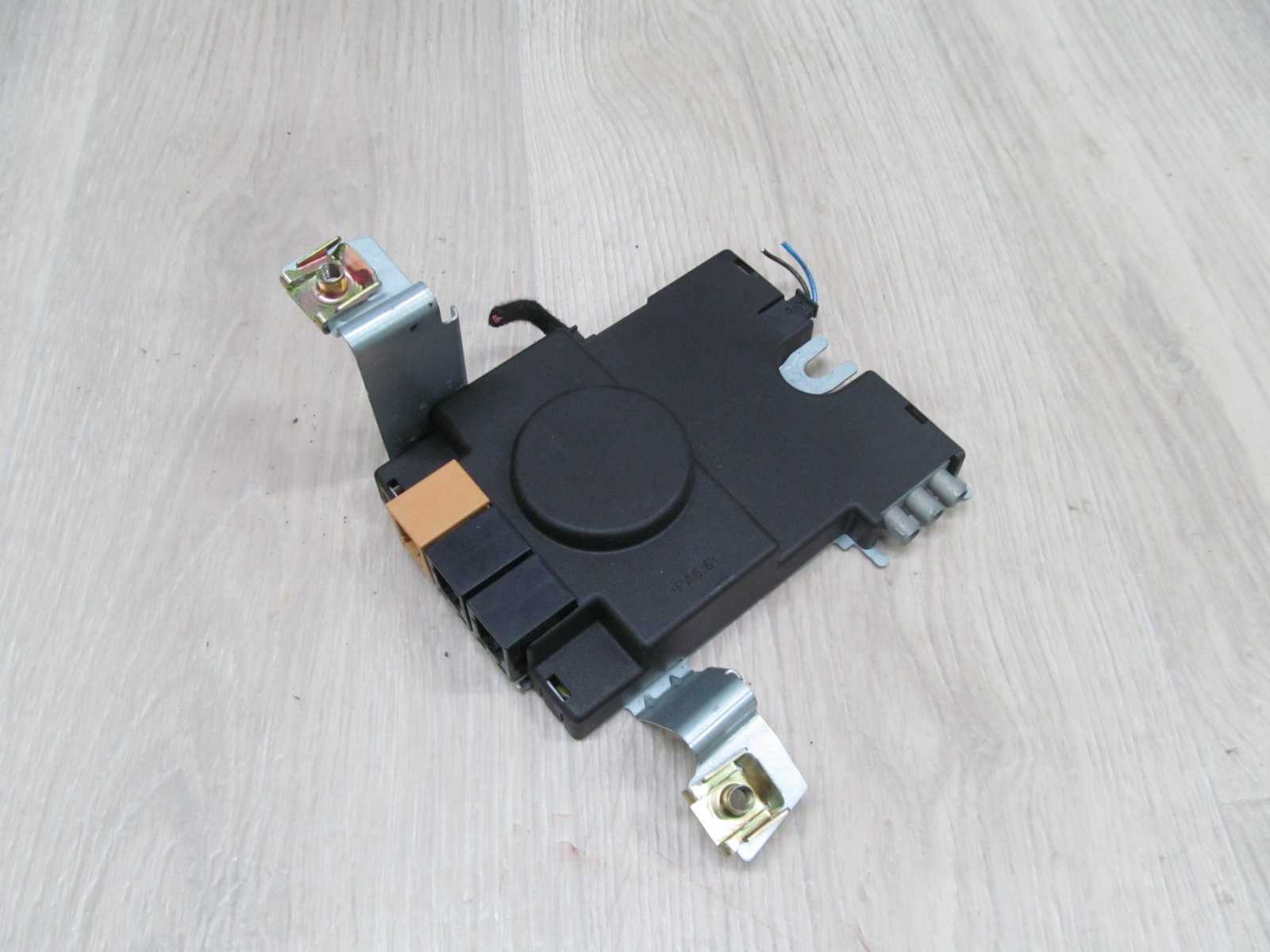 AUDI A3 8P WZMACNIACZ ANTENOWY ANTENY 8P3035225