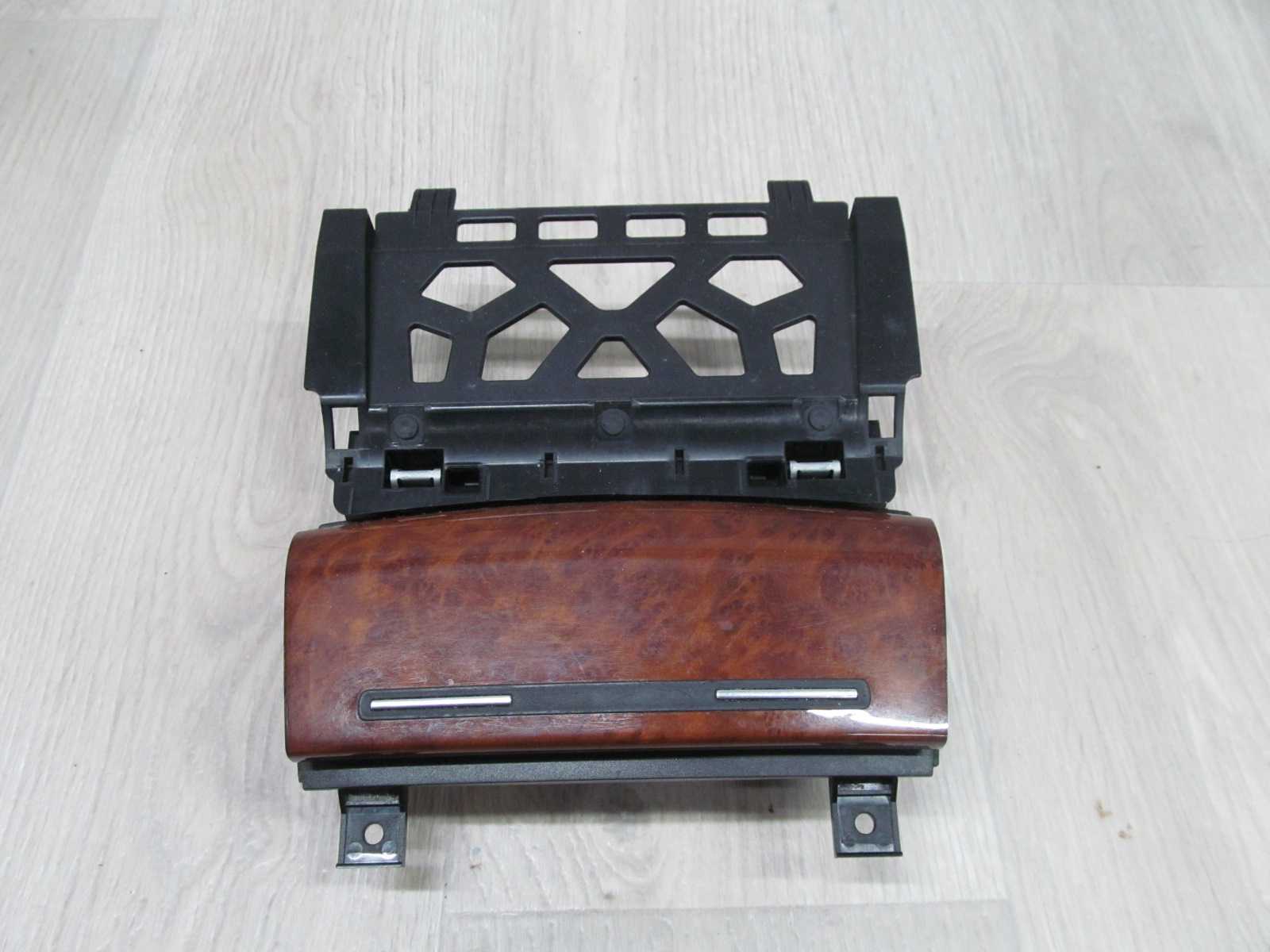 AUDI A3 8P POPIELNICZKA PRZOD DREWNO 8P0857951 04-09