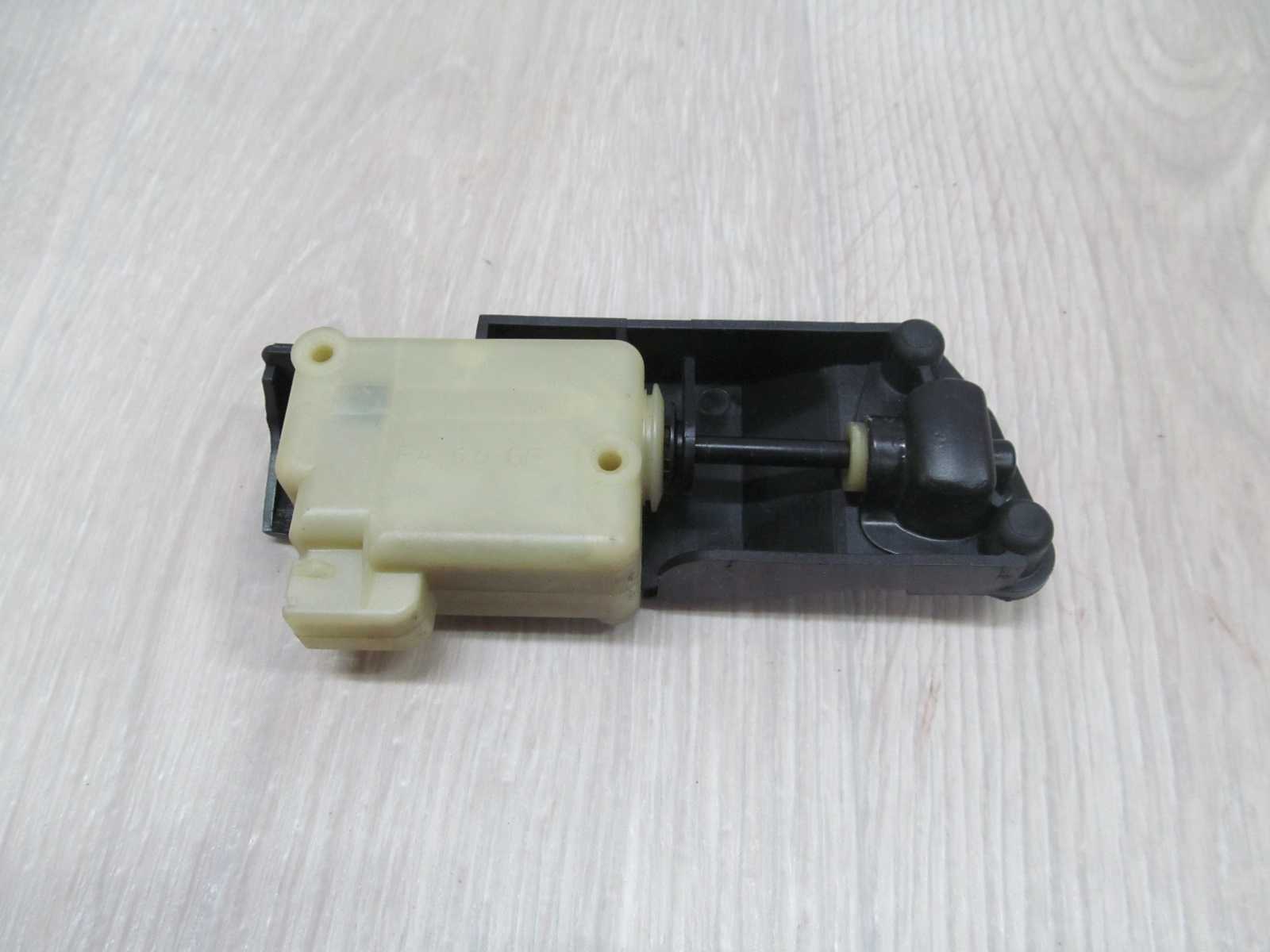 VOLVO S60 V70 S80 XC90 ZAMEK SILOWNIK KLAPKI PALIWA 9483311 00-12