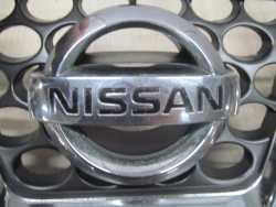 NISSAN NAVARA D22 02-05 GRILL ATRAPA CHROM