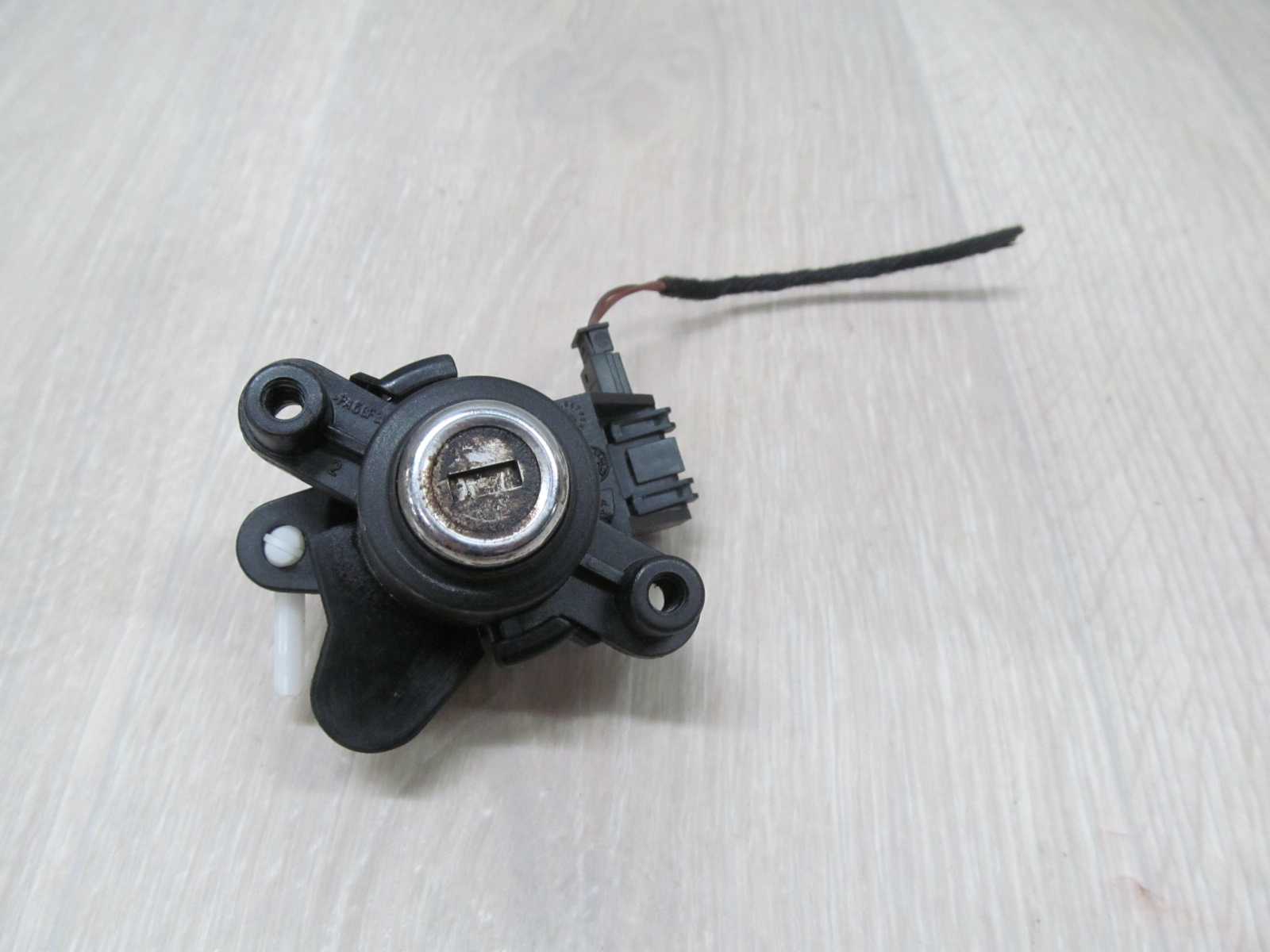 BMW 3 E46 COUPE ZAMEK WKLADKA KLAPY BAGAZNIKA 8196052 00-06