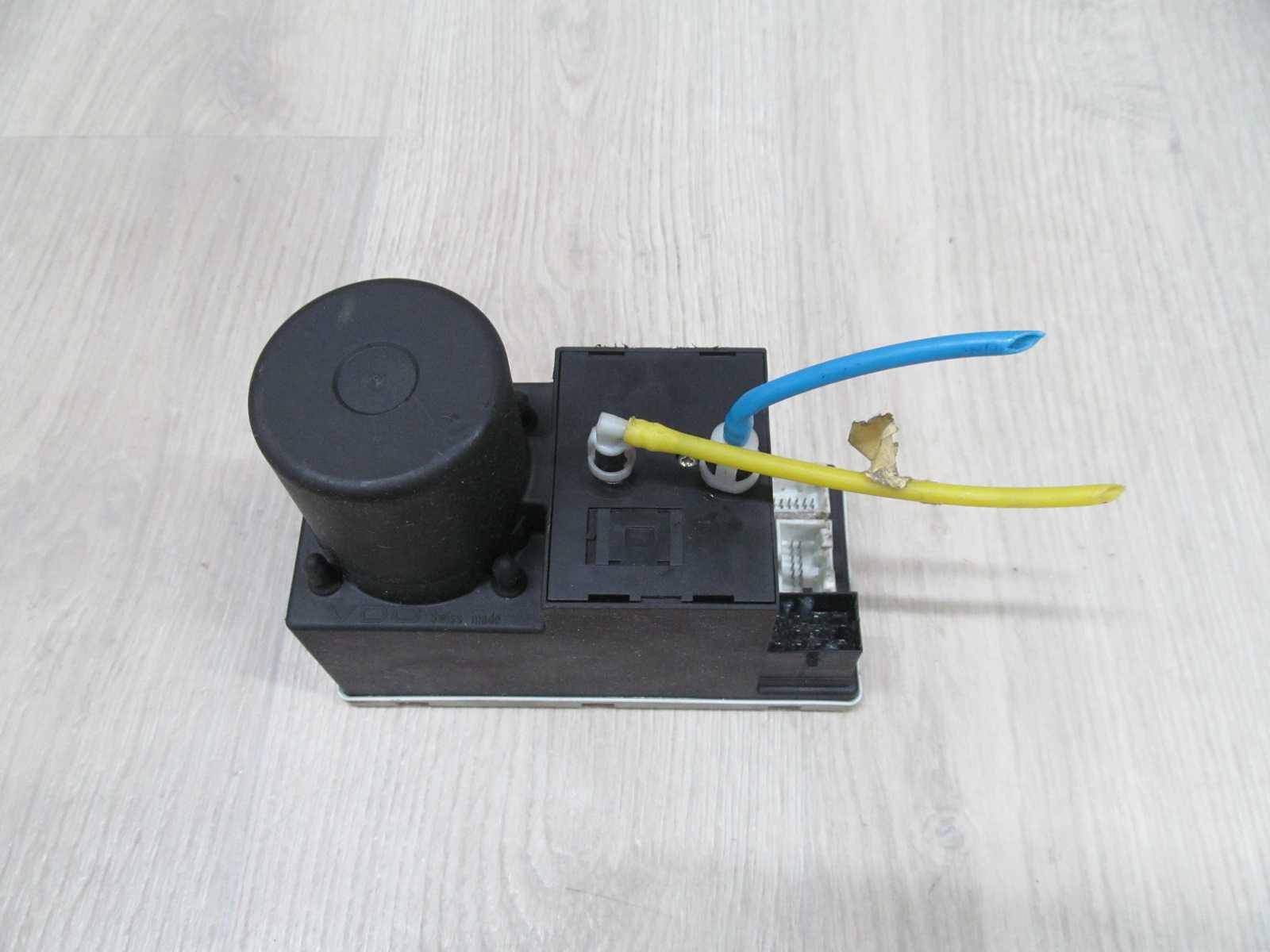 AUDI A3 A4 POMPKA ZAMKA CENTRALNEGO 8D0862257C 97-05