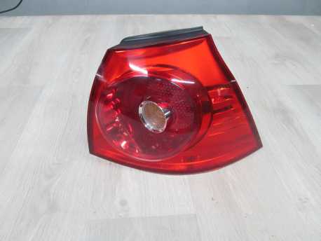 VW GOLF V HB LAMPA TYL PRAWA W BLOTNIK 04-11