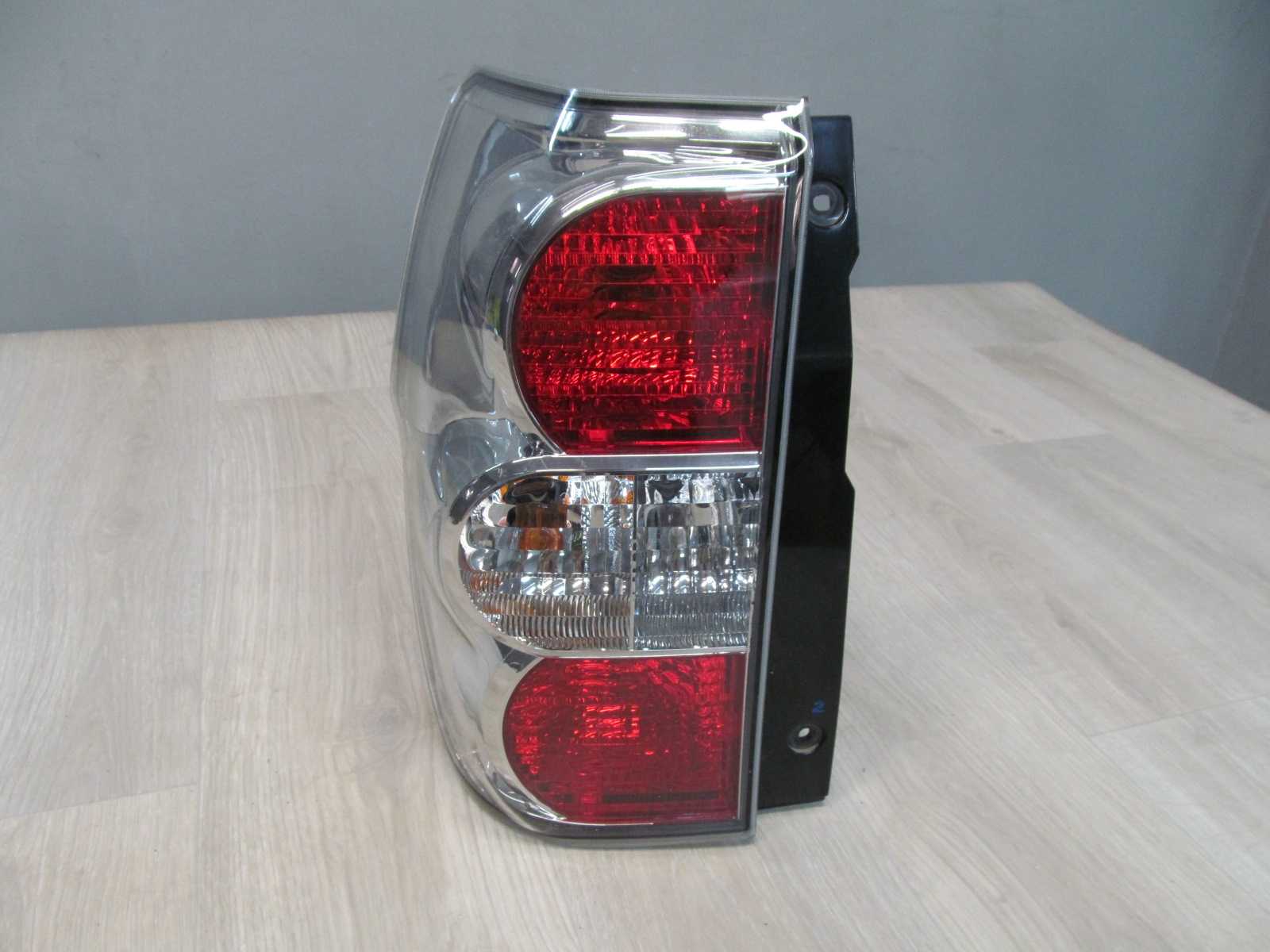 SUZUKI GRAND VITARA II 3D LAMPA TYL LEWA TYLNA 05-12