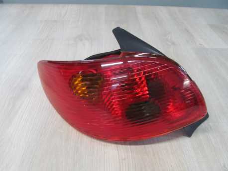 PEUGEOT 206 LIFT LAMPA TYL TYLNA LEWA 03-09